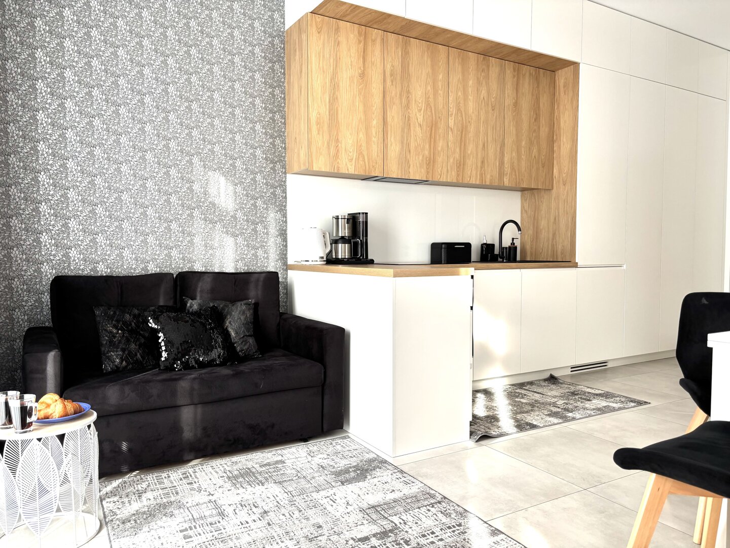 EASY RENT- Business Center 194