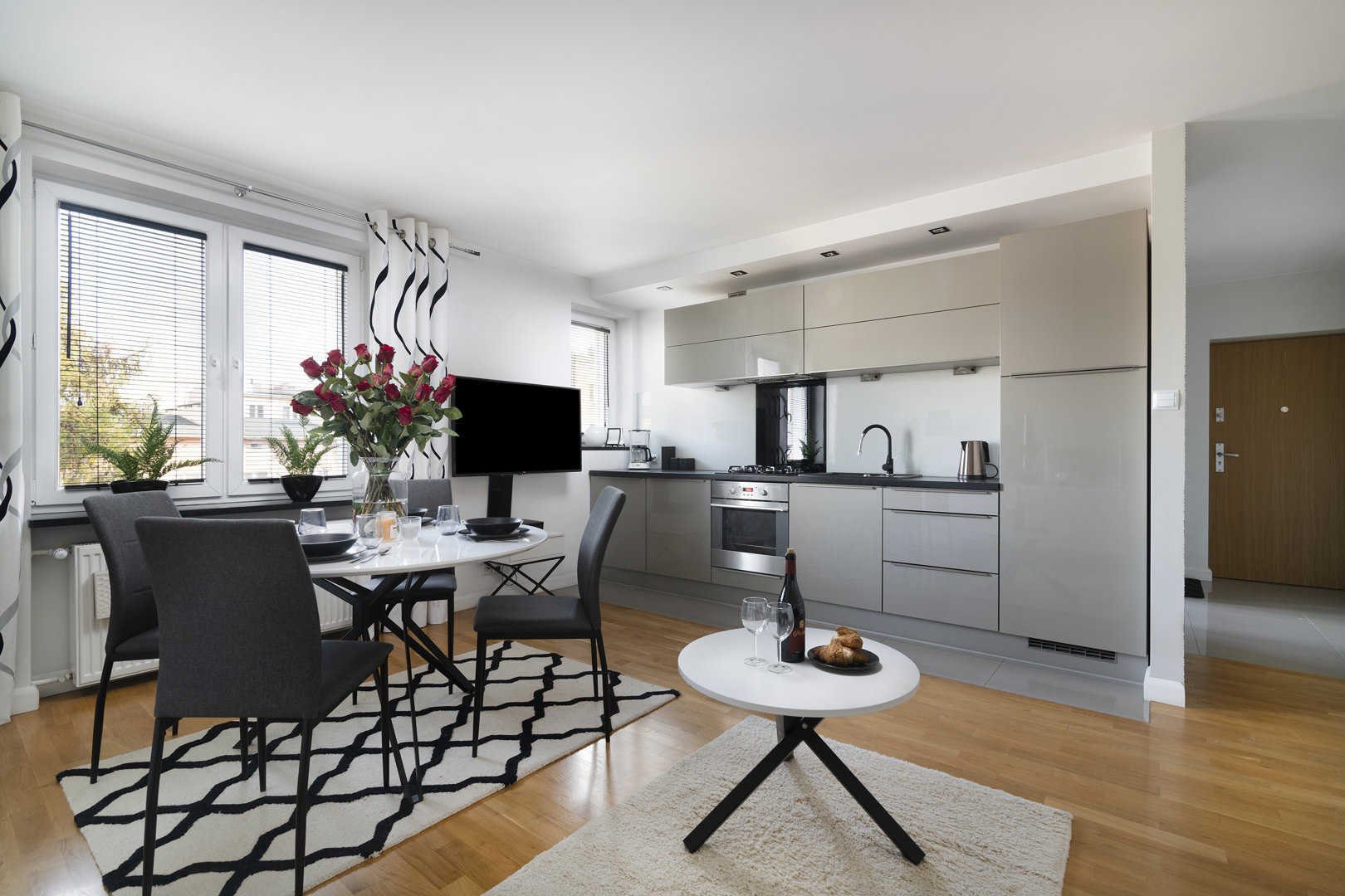 EASY RENT Apartments - RAYSKIEGO
